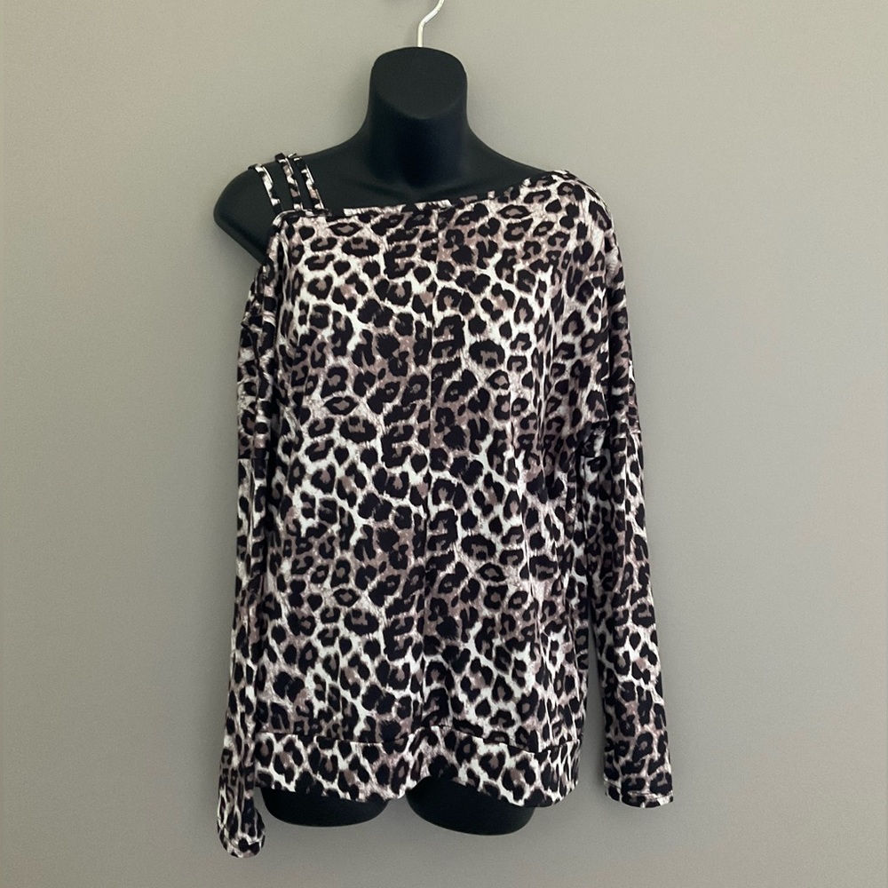 Long sleeve animal print blouse, size M, EUC